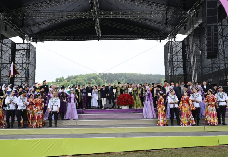 Президент Ильхам Алиев и Первая леди Мехрибан Алиева приняли участие в открытии VII Международного музыкального фестиваля «Харыбюльбюль» в Шуше (ФОТО/ВИДЕО)