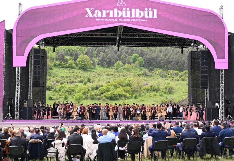 Репортаж с грандиозного открытия VII Международного музыкального фестиваля "Харыбюльбюль"  (ФОТО)