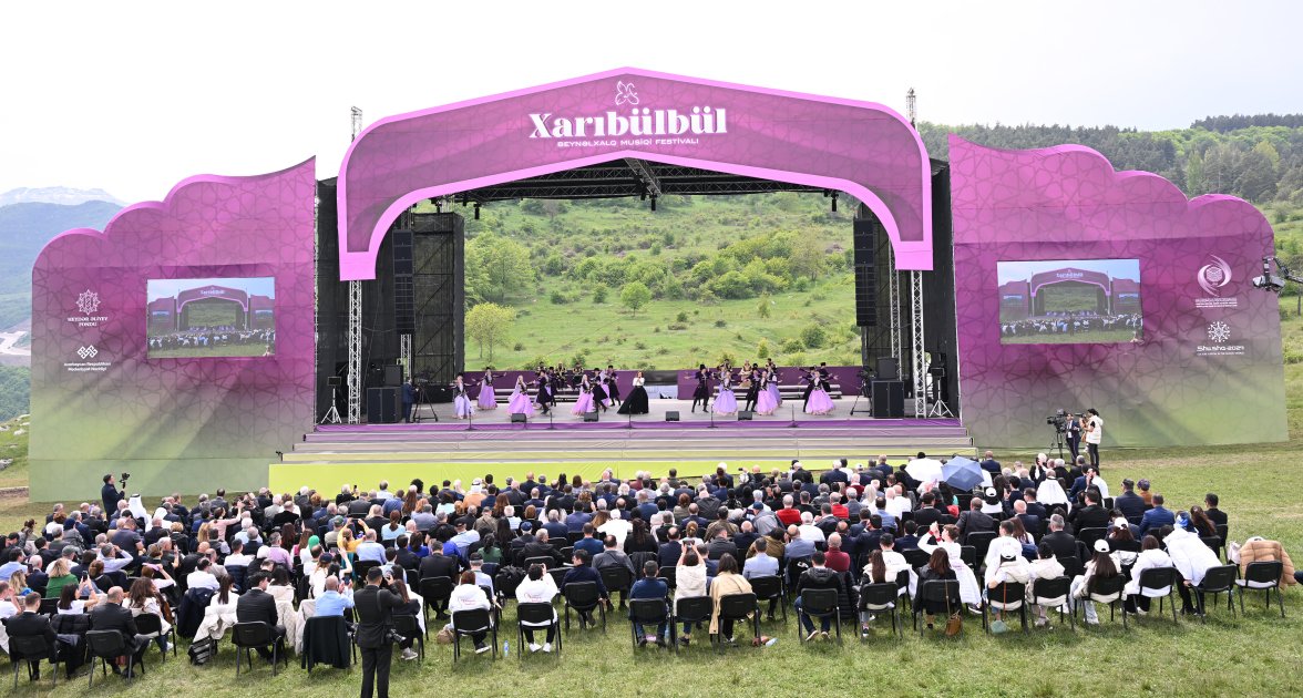 “Xarıbülbül”festivalından maraqlı anlar (VİDEO)