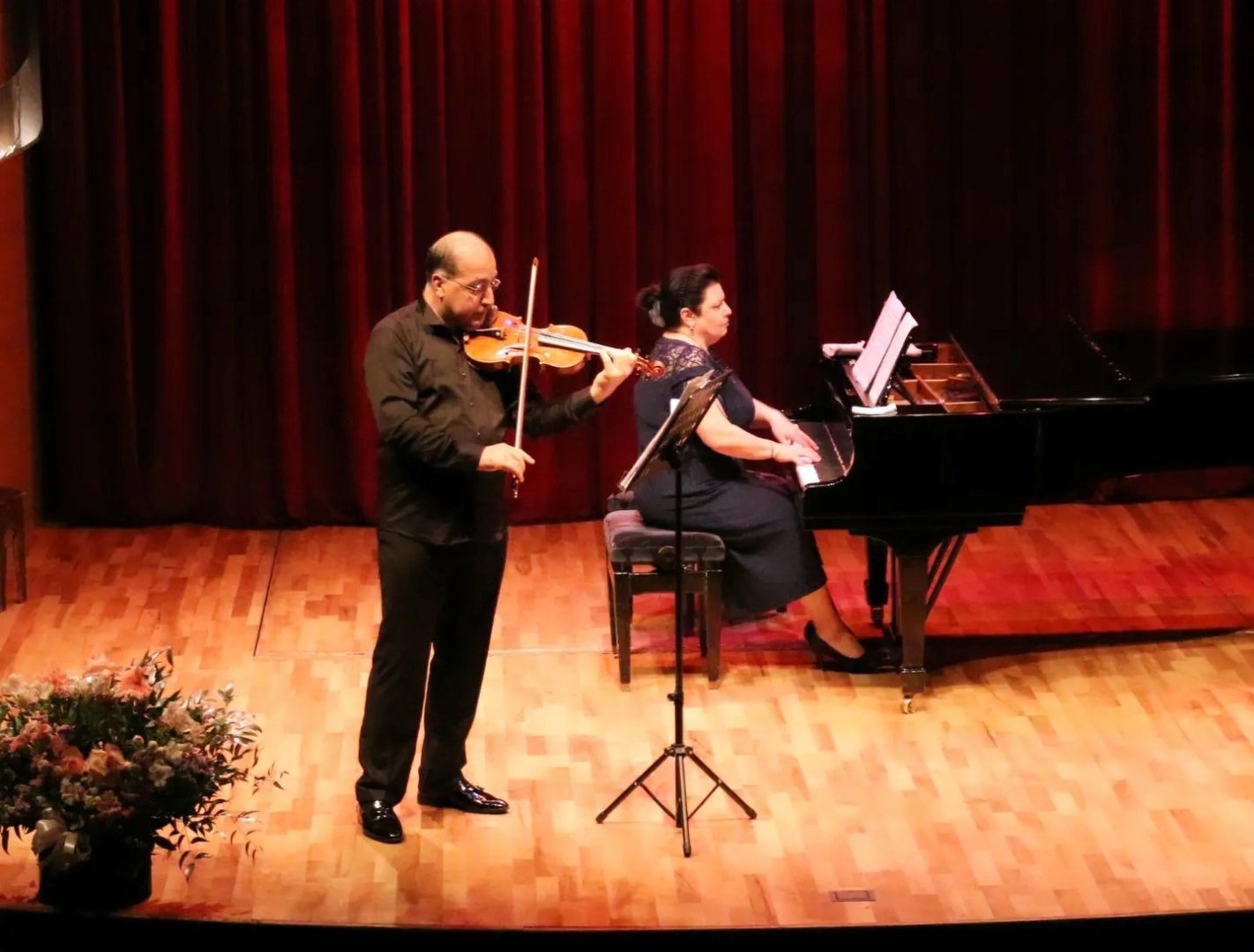 Звуки скрипки пленили сердца и вызвали восторг: концерт Ровшана Музаффарова в Баку (ФОТО)