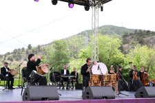 “Xarıbülbül” festivalı “Sələflər və xələflər”lə Laçında (FOTO)