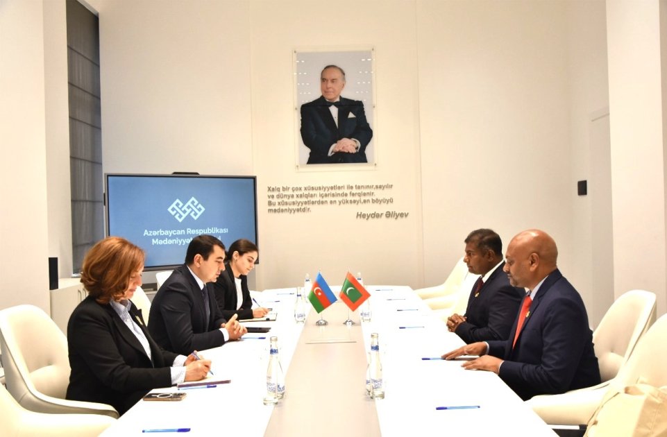 Министр культуры Азербайджана встретился со своим мальдивским коллегой (ФОТО)