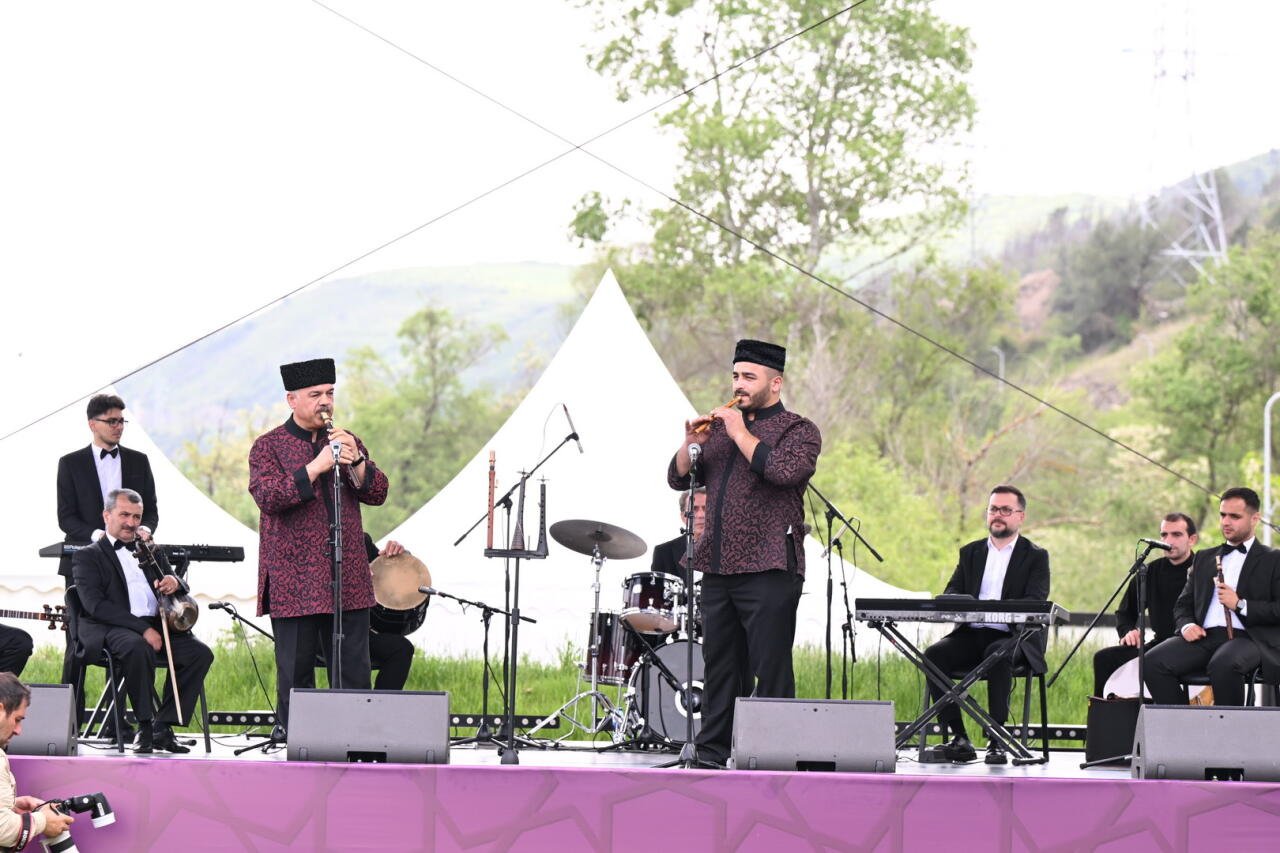 “Xarıbülbül” festivalı “Sələflər və xələflər”lə Laçında (FOTO)