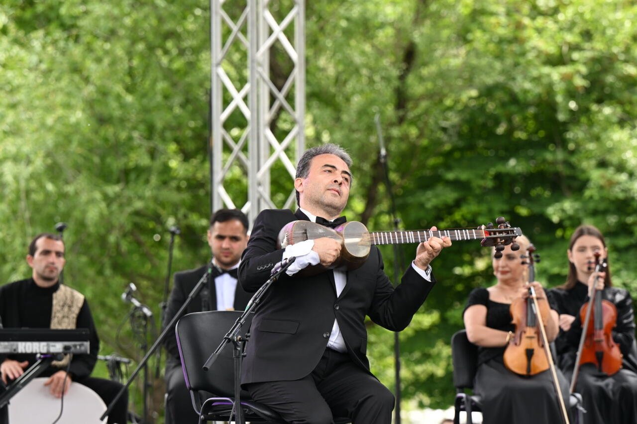 “Xarıbülbül” festivalı “Sələflər və xələflər”lə Laçında (FOTO)