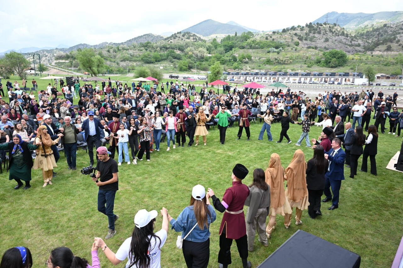 “Xarıbülbül” festivalı “Sələflər və xələflər”lə Laçında (FOTO)