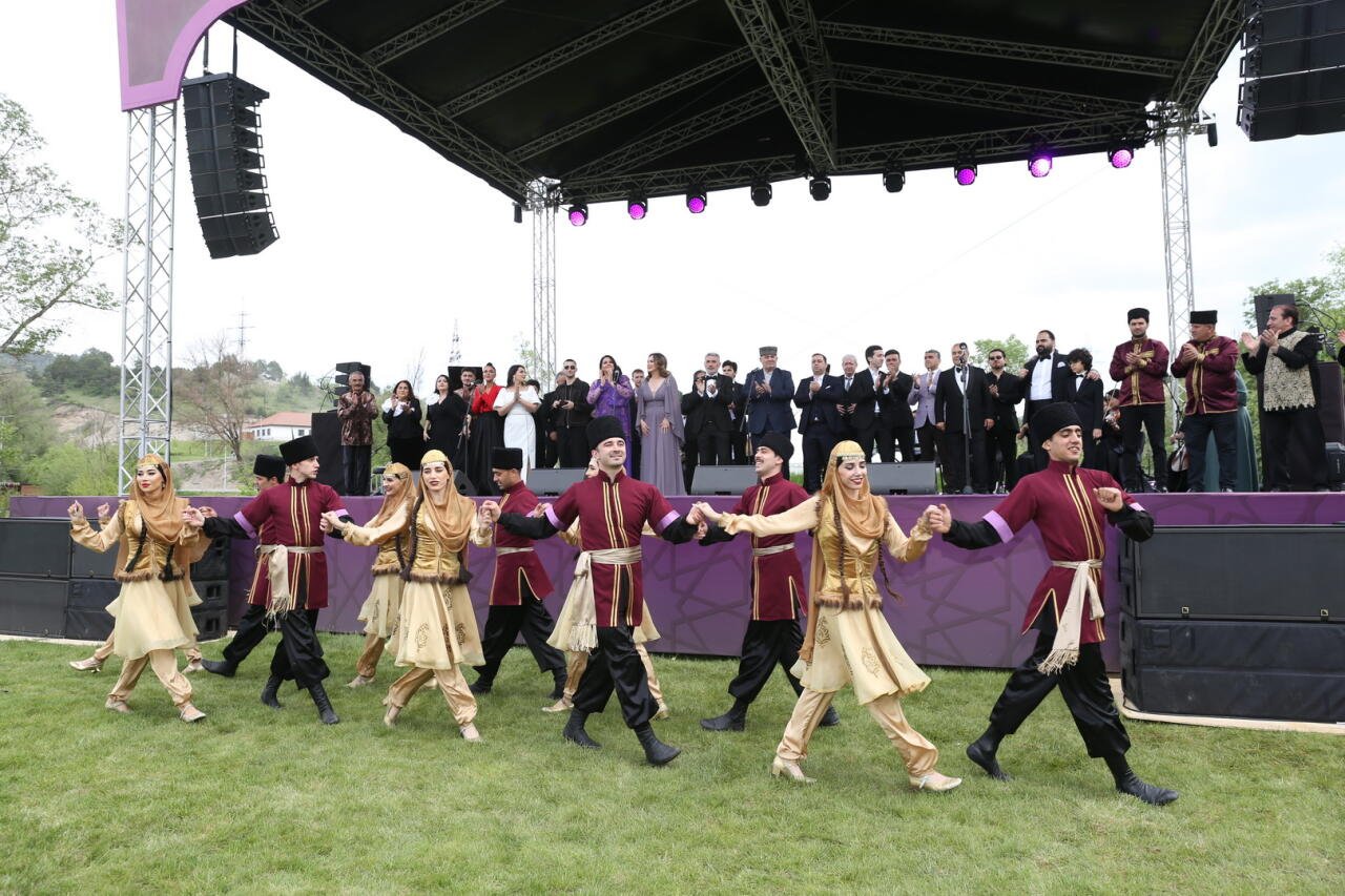 “Xarıbülbül” festivalı “Sələflər və xələflər”lə Laçında (FOTO)