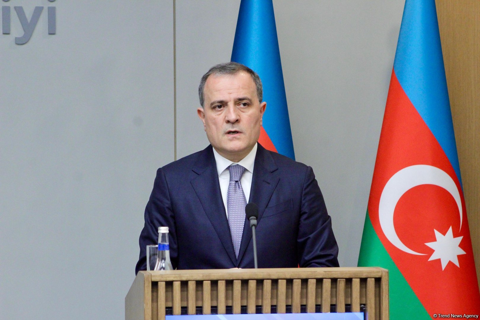 Азербайджан будет и дальше вести активный внешнеполитический курс по повышению своей роли на международной арене - Джейхун Байрамов