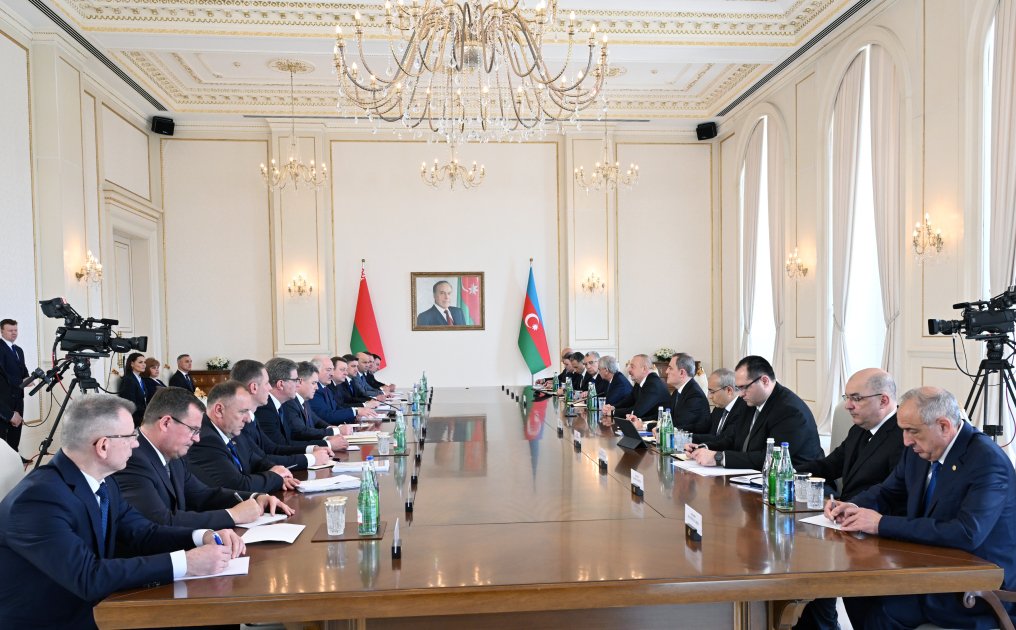 Состоялась встреча Президента Ильхама Алиева и Президента Александра Лукашенко в расширенном составе (ФОТО)