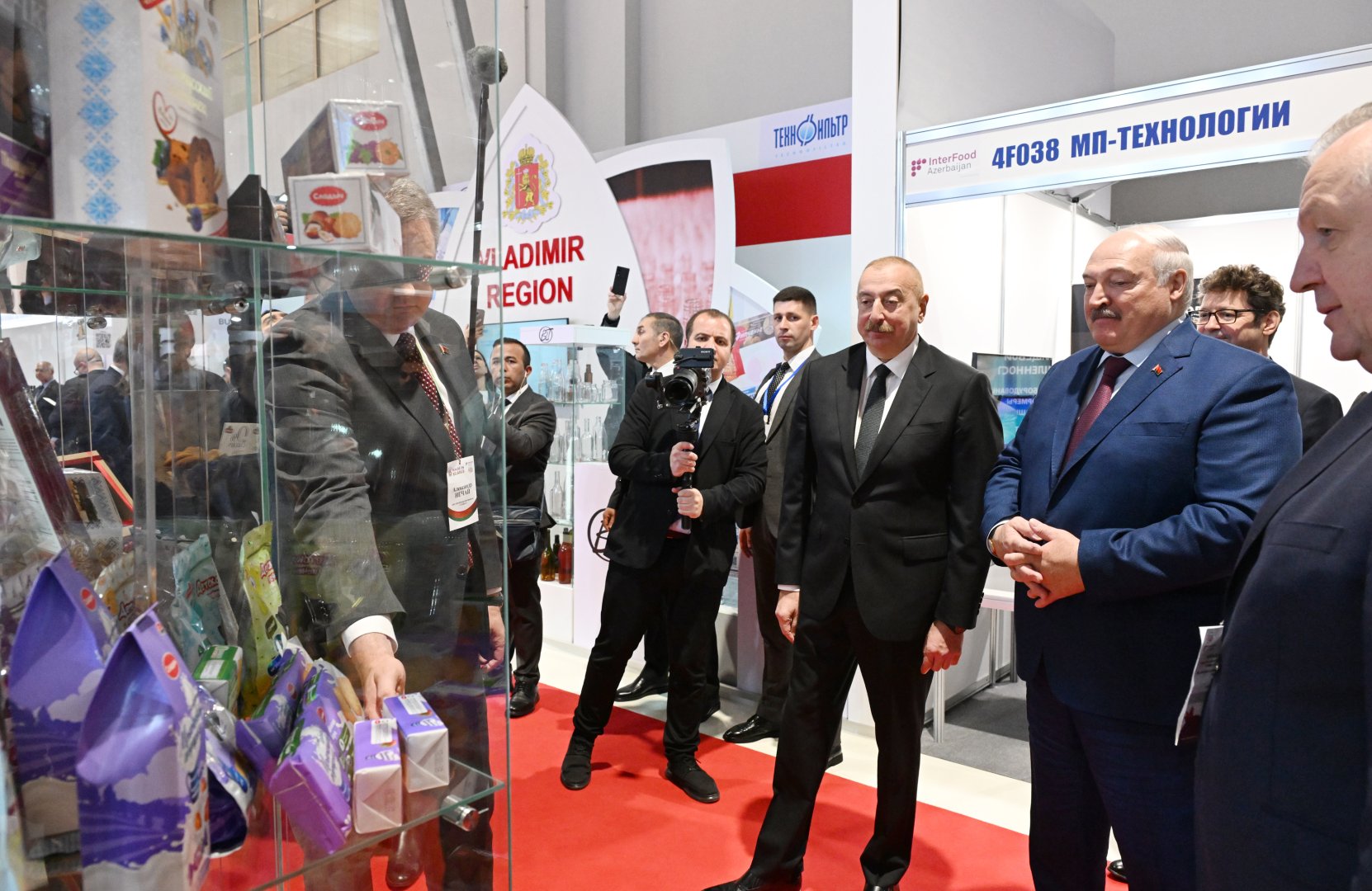 Президент Ильхам Алиев и Президент Александр Лукашенко ознакомились с выставками Caspian Agro и InterFood Azerbaijan (ФОТО)