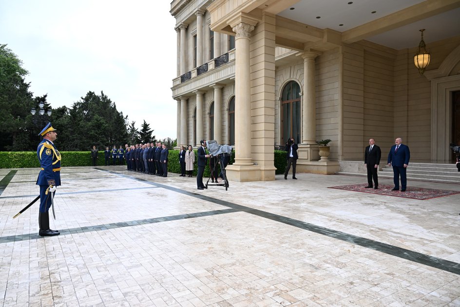 В Баку состоялась церемония официальной встречи Президента Республики Беларусь Александра Лукашенко (ФОТО)