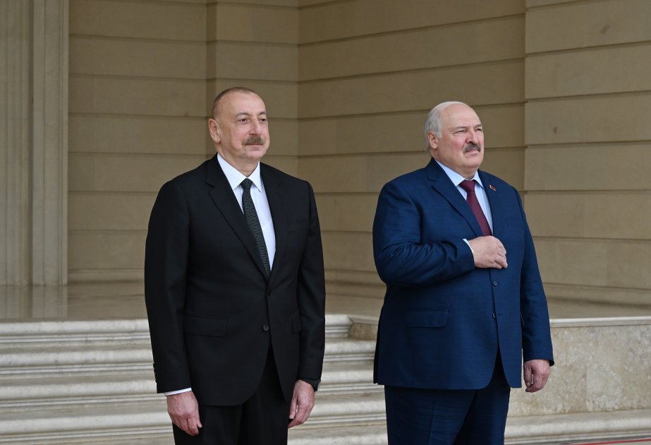 В Баку состоялась церемония официальной встречи Президента Республики Беларусь Александра Лукашенко (ФОТО)
