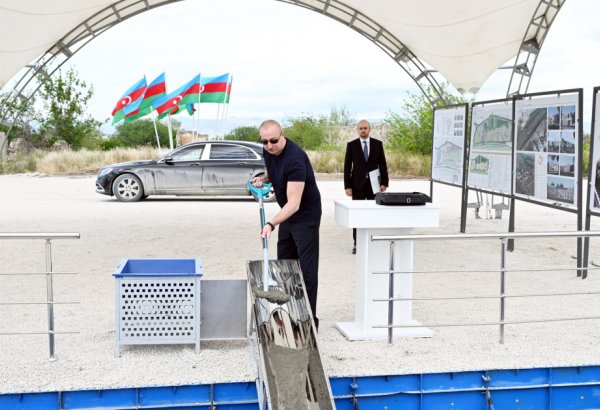 Президент Ильхам Алиев заложил фундамент села Сарыджаллы Джебраильского района (ФОТО)