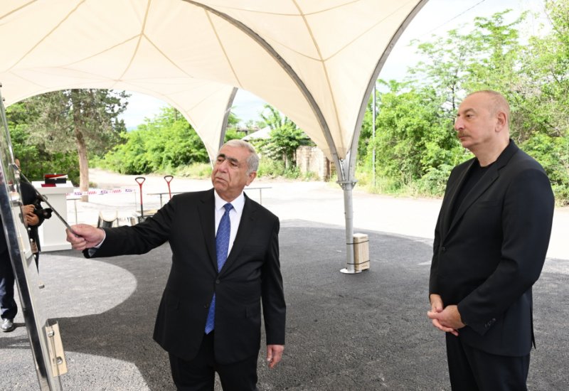 Президент Ильхам Алиев заложил фундамент внутренней дорожно-коммуникационной сети города Зангилан (ФОТО)