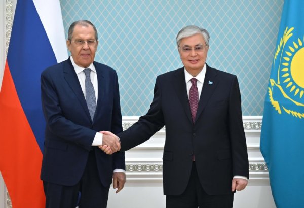 Токаев и Лавров обсудили дальнейшее укрепление торгово-экономического сотрудничества стран