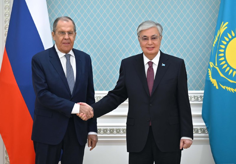 Токаев и Лавров обсудили дальнейшее укрепление торгово-экономического сотрудничества стран