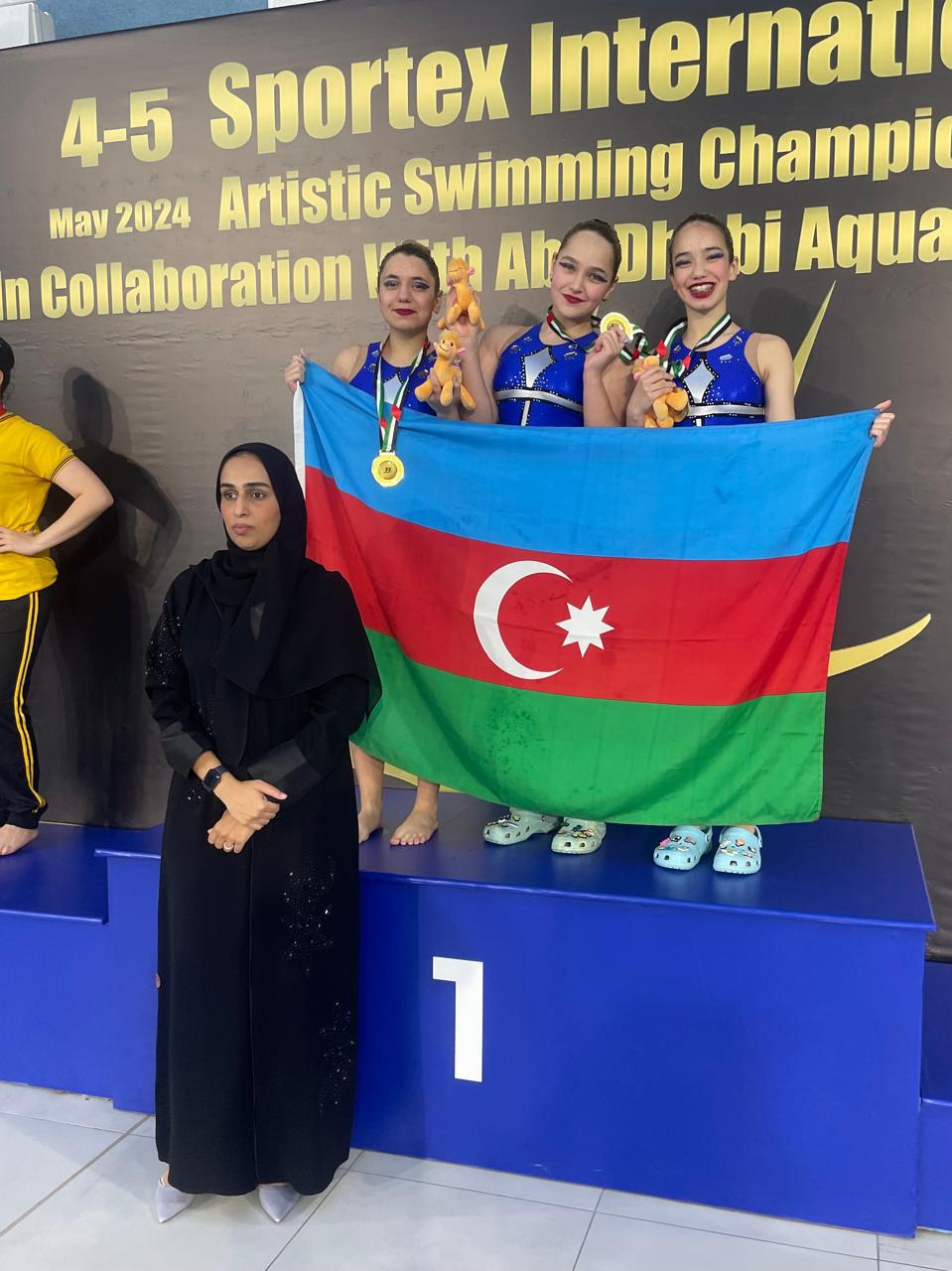 Bədii üzgüçülük üzrə Azərbaycan komandası beynəlxalq turnirdə 31 medal qazandı (FOTO)