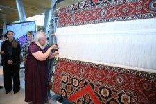 От Азербайджана Латвии - соткан уникальный Карабахский ковер (ФОТО)