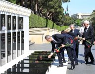 Turkish delegation visits Alley of Honour, Martyrs’ Lane and Turkish Martyrdom Monument in Baku (PHOTO)