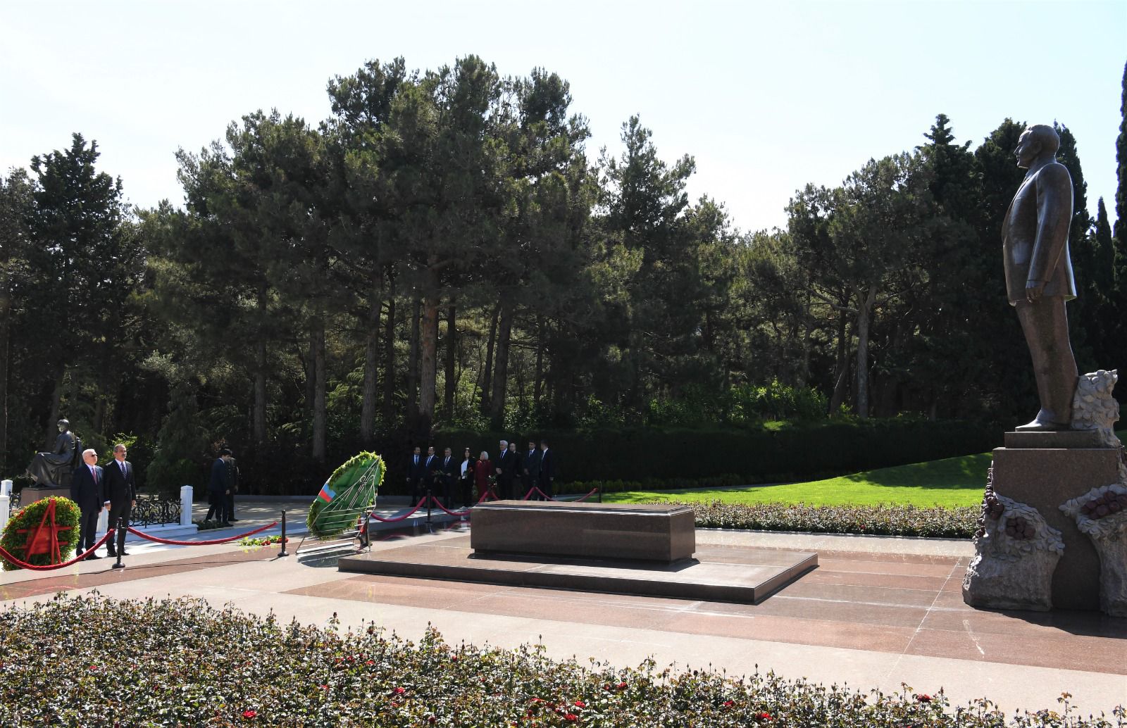 Делегация Турции посетила могилу великого лидера, Шехидляр хиябаны и мемориал турецким воинам (ФОТО)