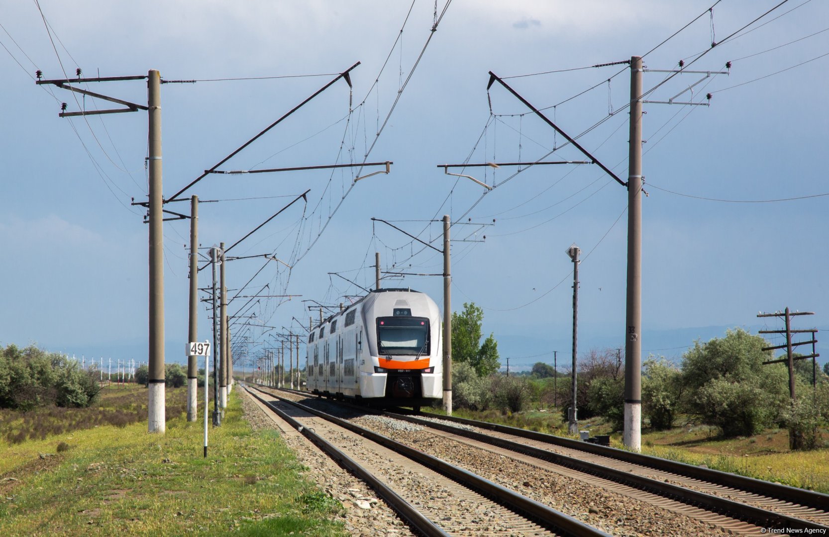 АЖД запускают дополнительные поезда в регионы страны на выходные