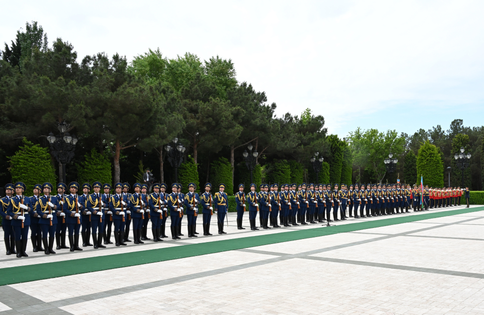 Baku hosts official welcome ceremony for President of Tajikistan (PHOTO)