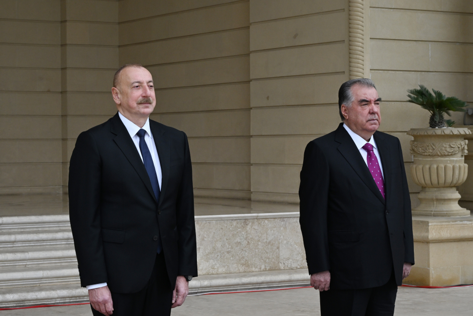 Состоялась церемония официальной встречи президента Таджикистана Эмомали Рахмона (ФОТО)