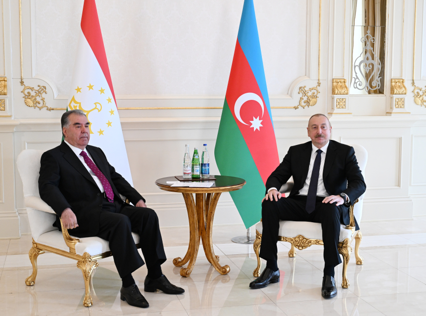 President Ilham Aliyev, President Emomali Rahmon hold one-on-one meeting (PHOTO)