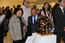 Heydar Aliyev Center presents exhibition of Italian sculptor (PHOTO/VIDEO)