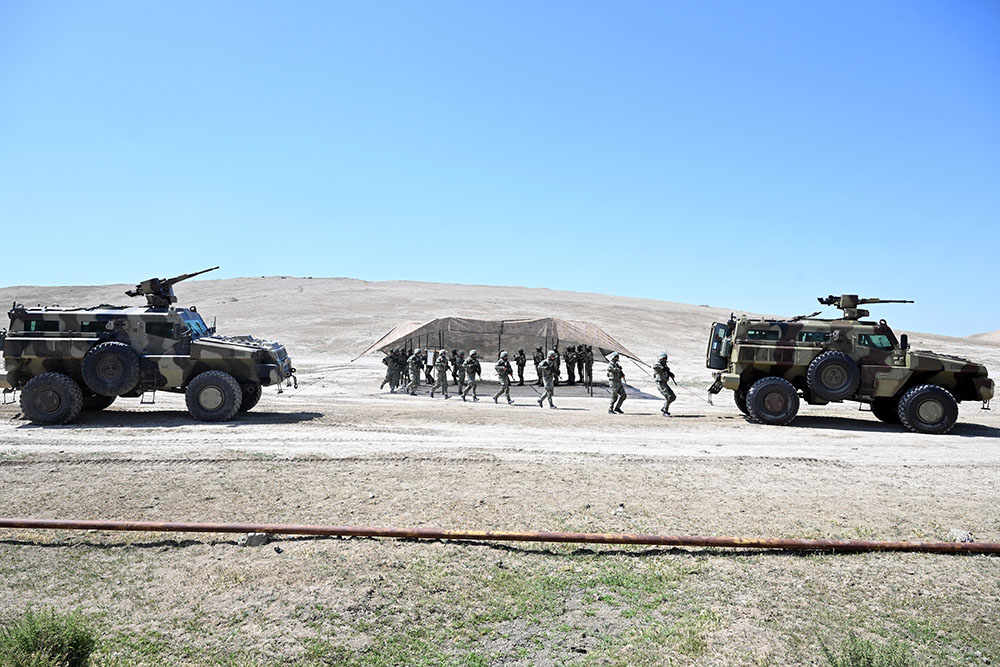 Azerbaijani Military Police Department personnel hold combat training classes (PHOTO)