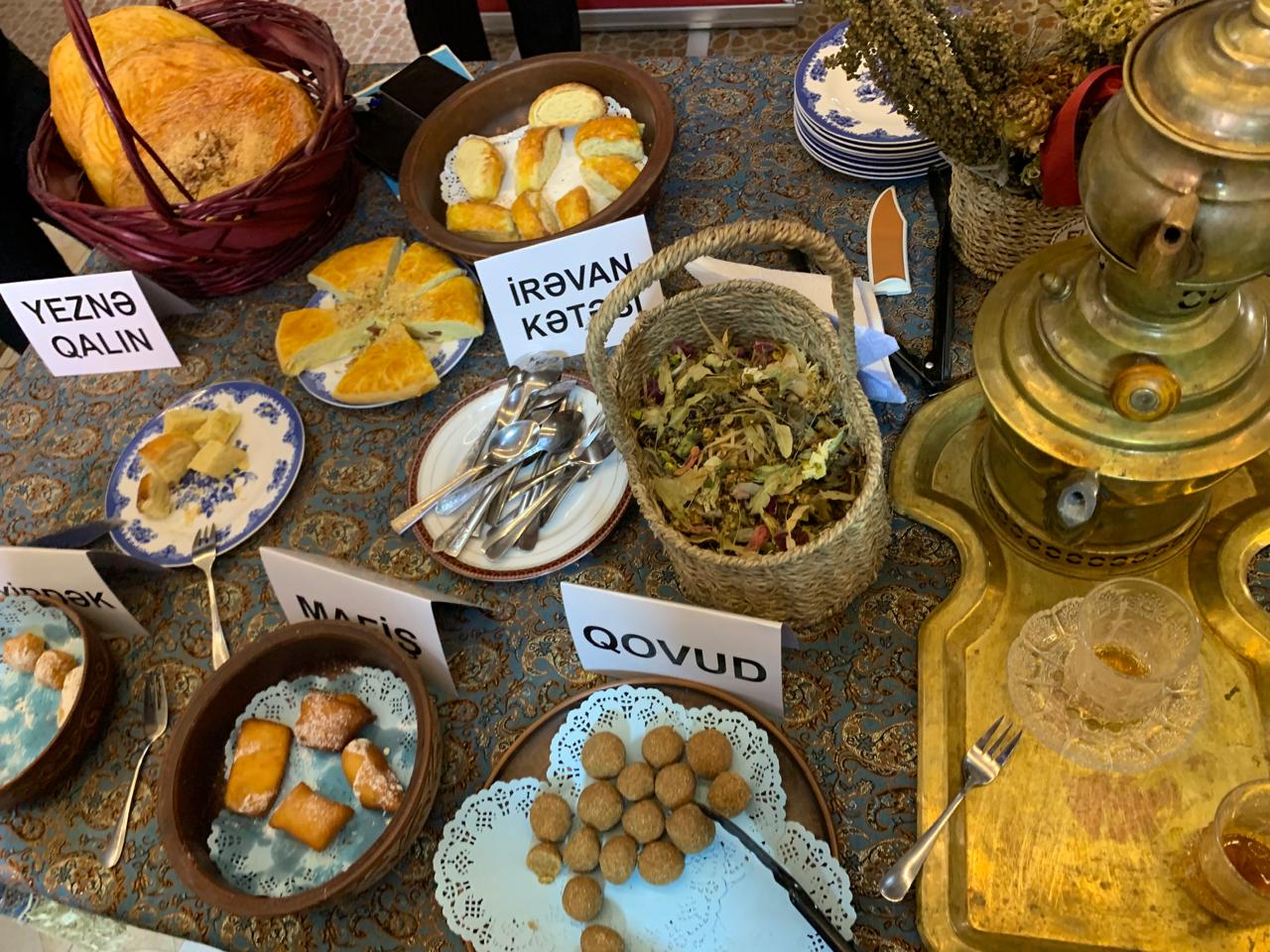 В Баку прошло соревнование по приготовлению национальных сладостей (ФОТО)