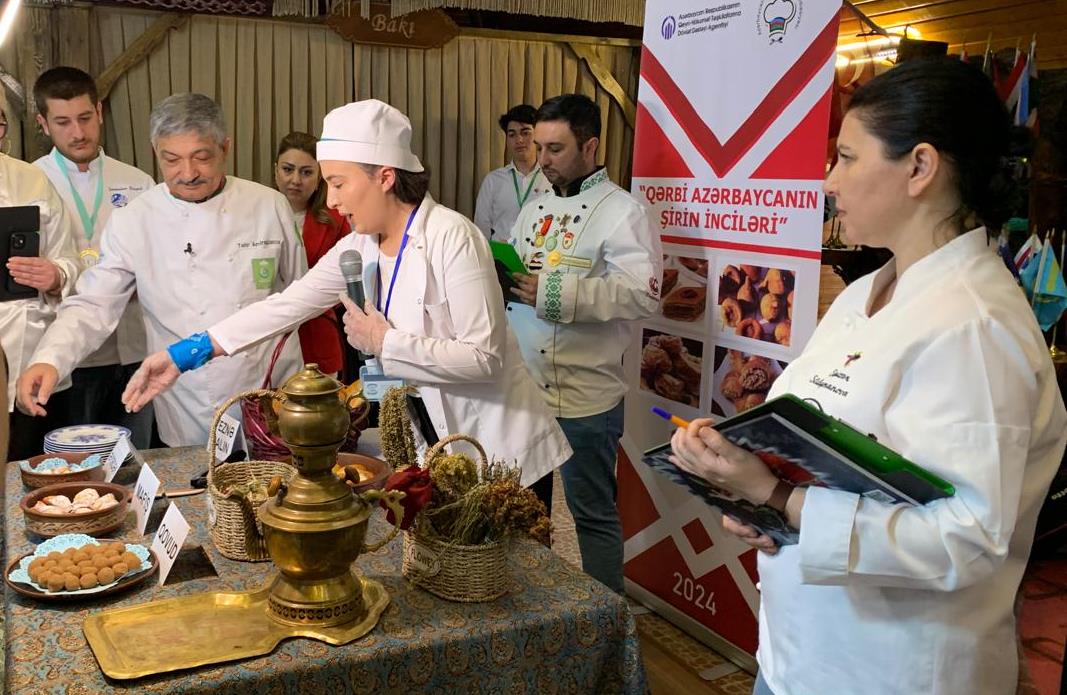 В Баку прошло соревнование по приготовлению национальных сладостей (ФОТО)