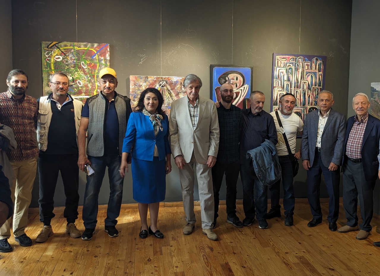 В Центре современного искусства в Ичеришехер состоялось открытие выставки 