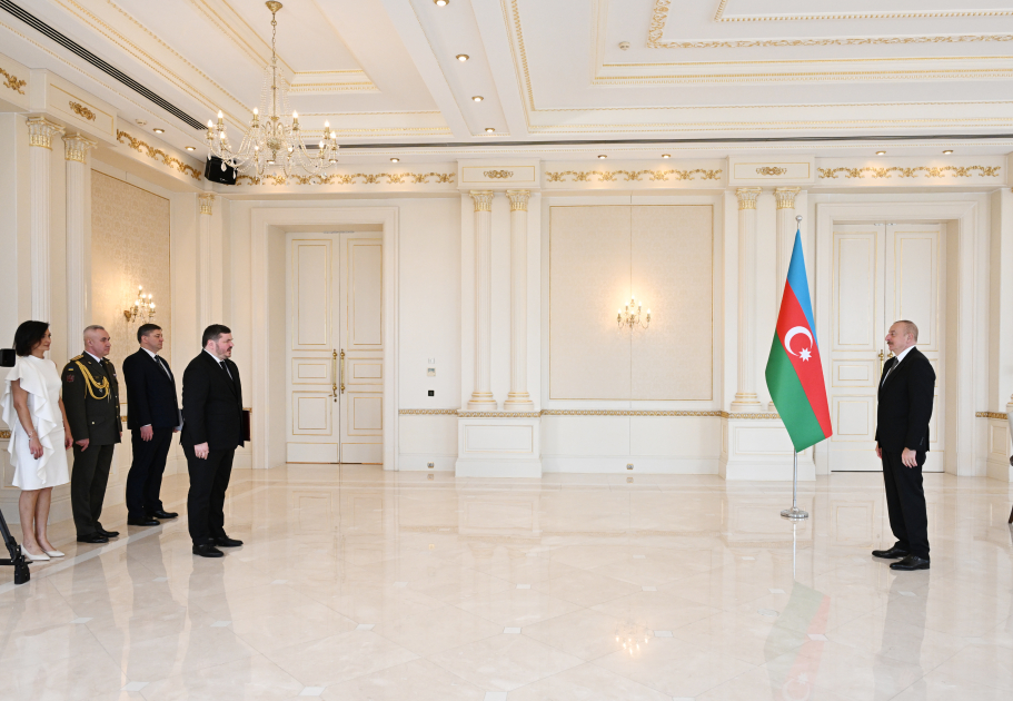 President Ilham Aliyev receives credentials of incoming Ukrainian ambassador to Azerbaijan (PHOTO)