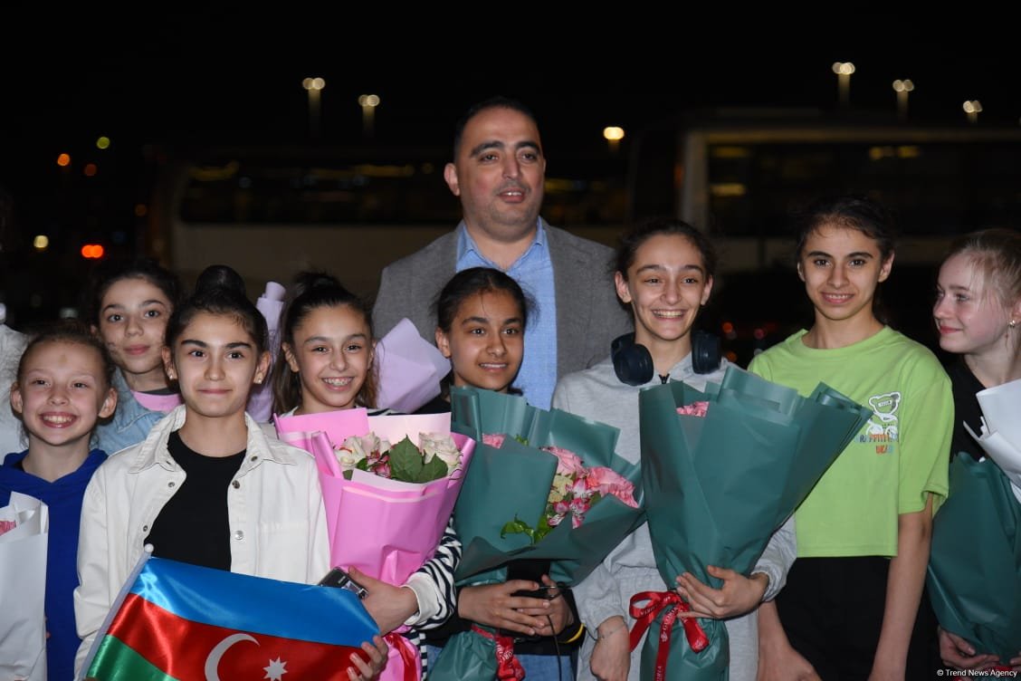 Avropa çempionatında uğurlu çıxış edən Azərbaycan gimnastları Vətənə dönüblər (FOTO)