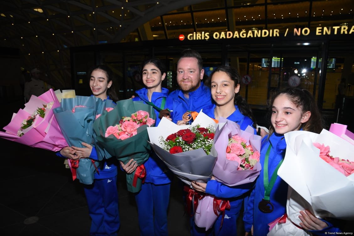 Avropa çempionatında uğurlu çıxış edən Azərbaycan gimnastları Vətənə dönüblər (FOTO)