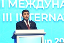 В Баку проходит lll международный форум оценщиков тюркских государств (ФОТО)