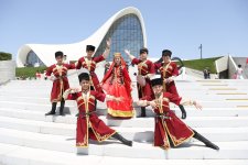 Heydar Aliyev Center park hosts Children’s Festival (PHOTO)