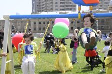 Heydar Aliyev Center park hosts Children’s Festival (PHOTO)