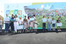 Heydar Aliyev Center park hosts Children’s Festival (PHOTO)