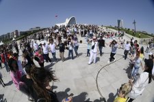 Heydar Aliyev Center park hosts Children’s Festival (PHOTO)