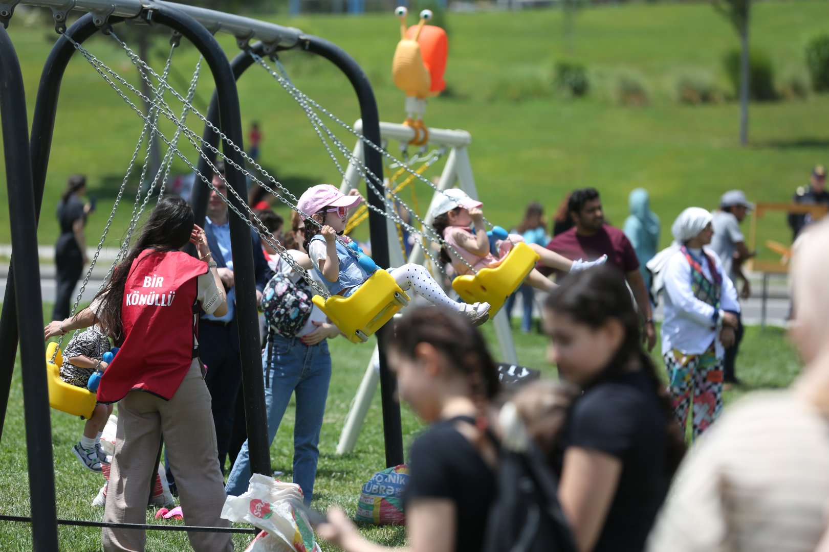 Heydar Aliyev Center park hosts Children’s Festival (PHOTO)