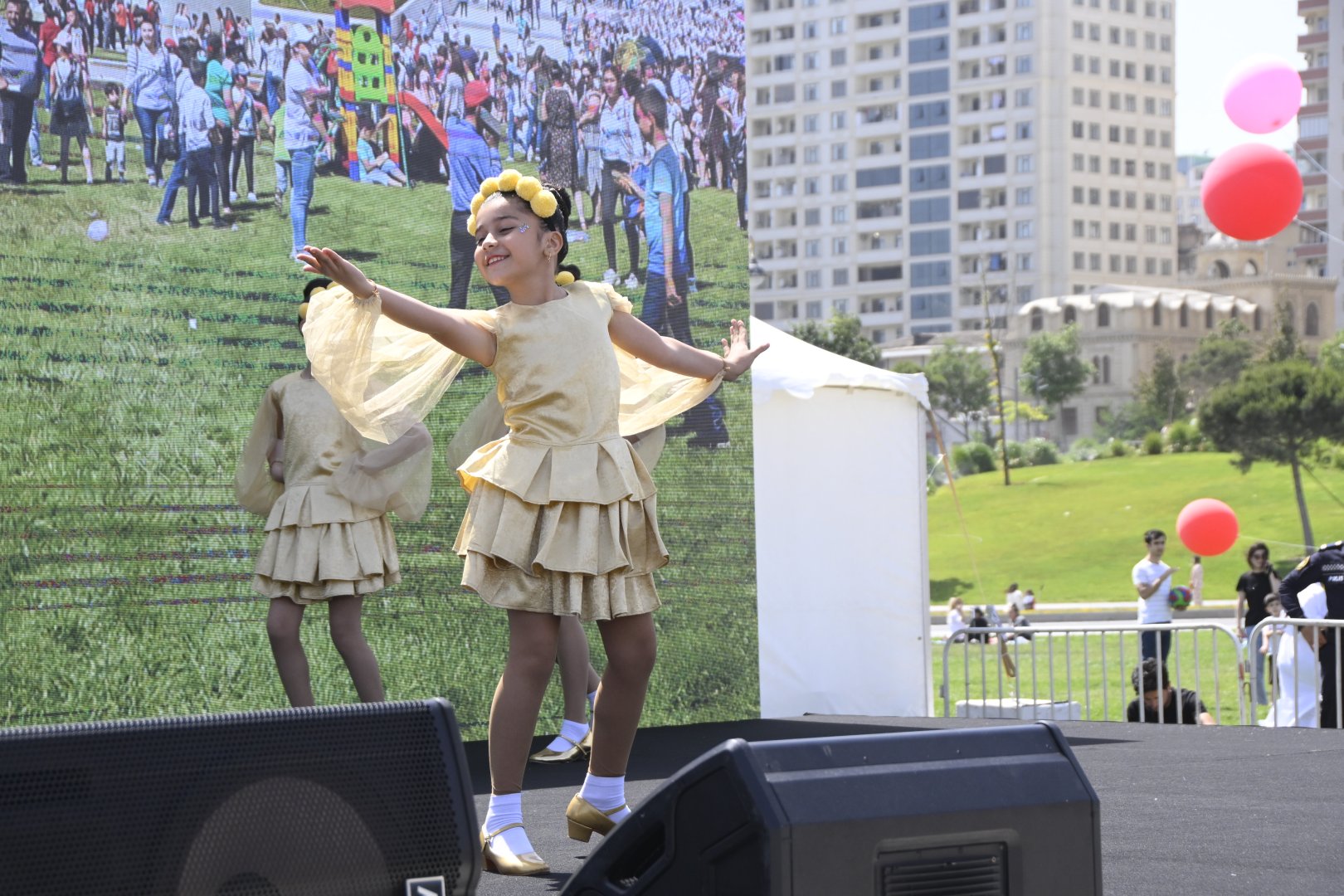 Heydar Aliyev Center park hosts Children’s Festival (PHOTO)