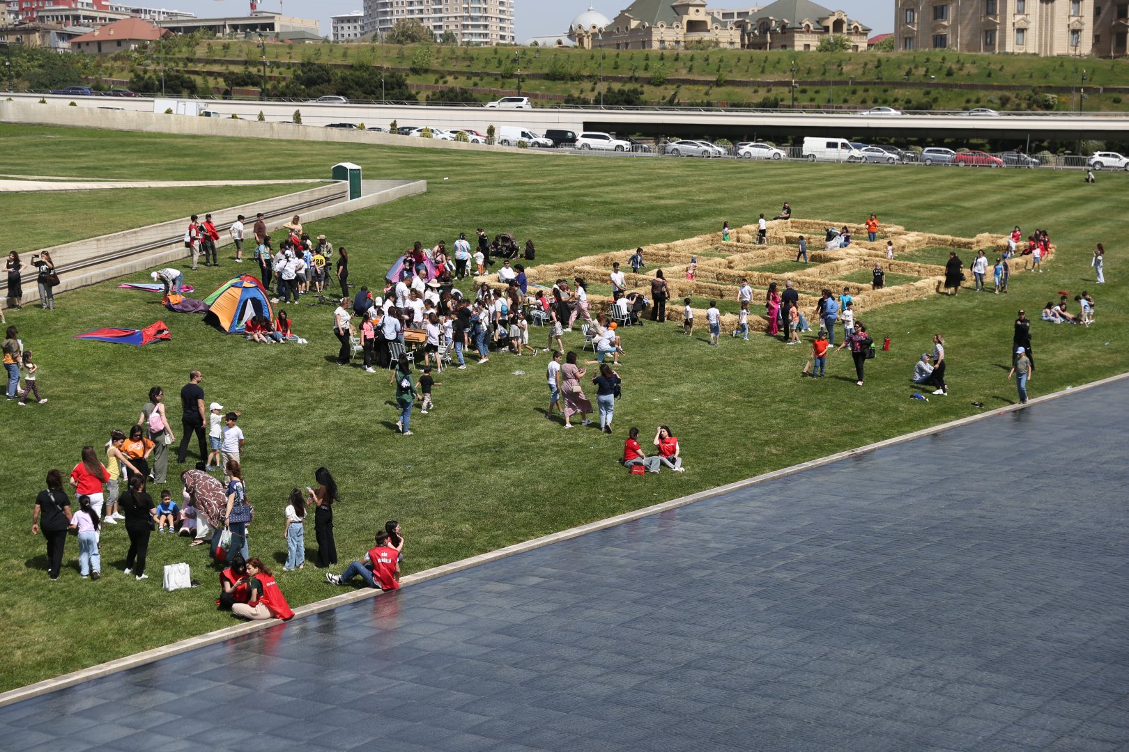 Heydar Aliyev Center park hosts Children’s Festival (PHOTO)