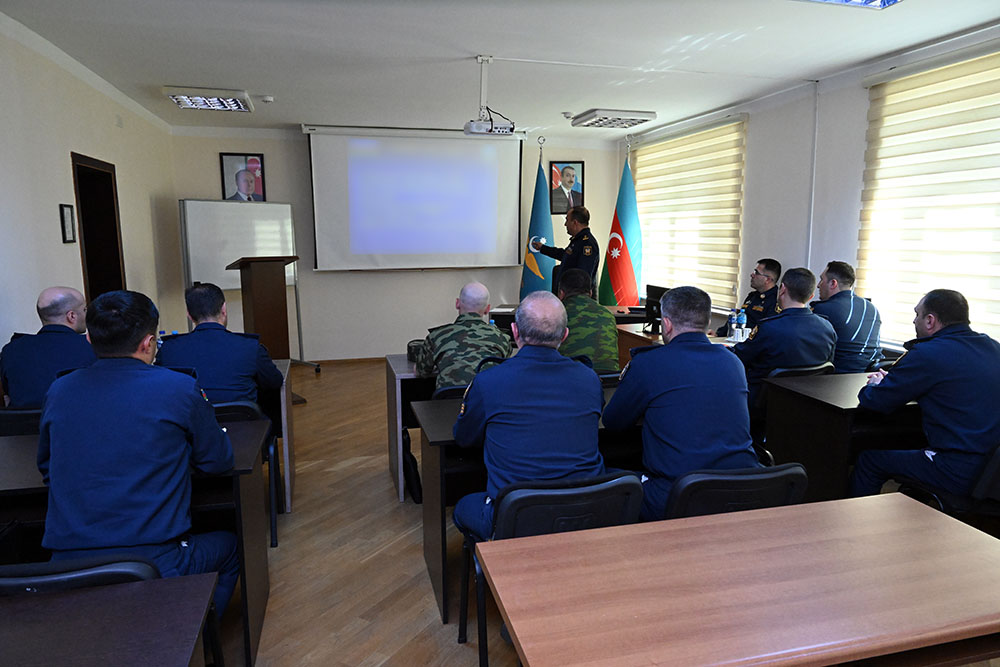 Делегация Таджикистана посетила ВВС Азербайджана (ФОТО)