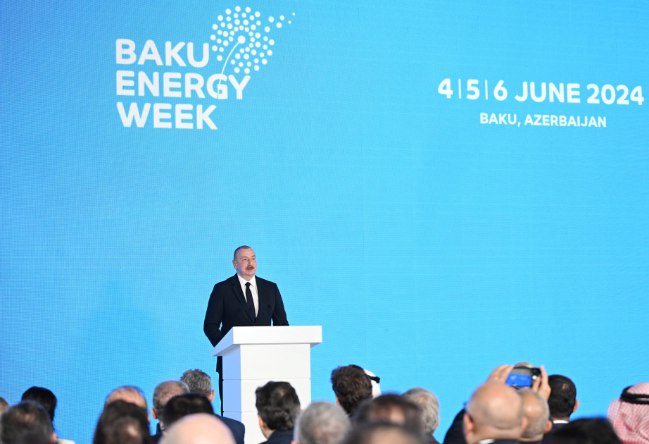 Президент Ильхам Алиев: К концу 2027 года мы получим 2 гигаватта возобновляемой энергии