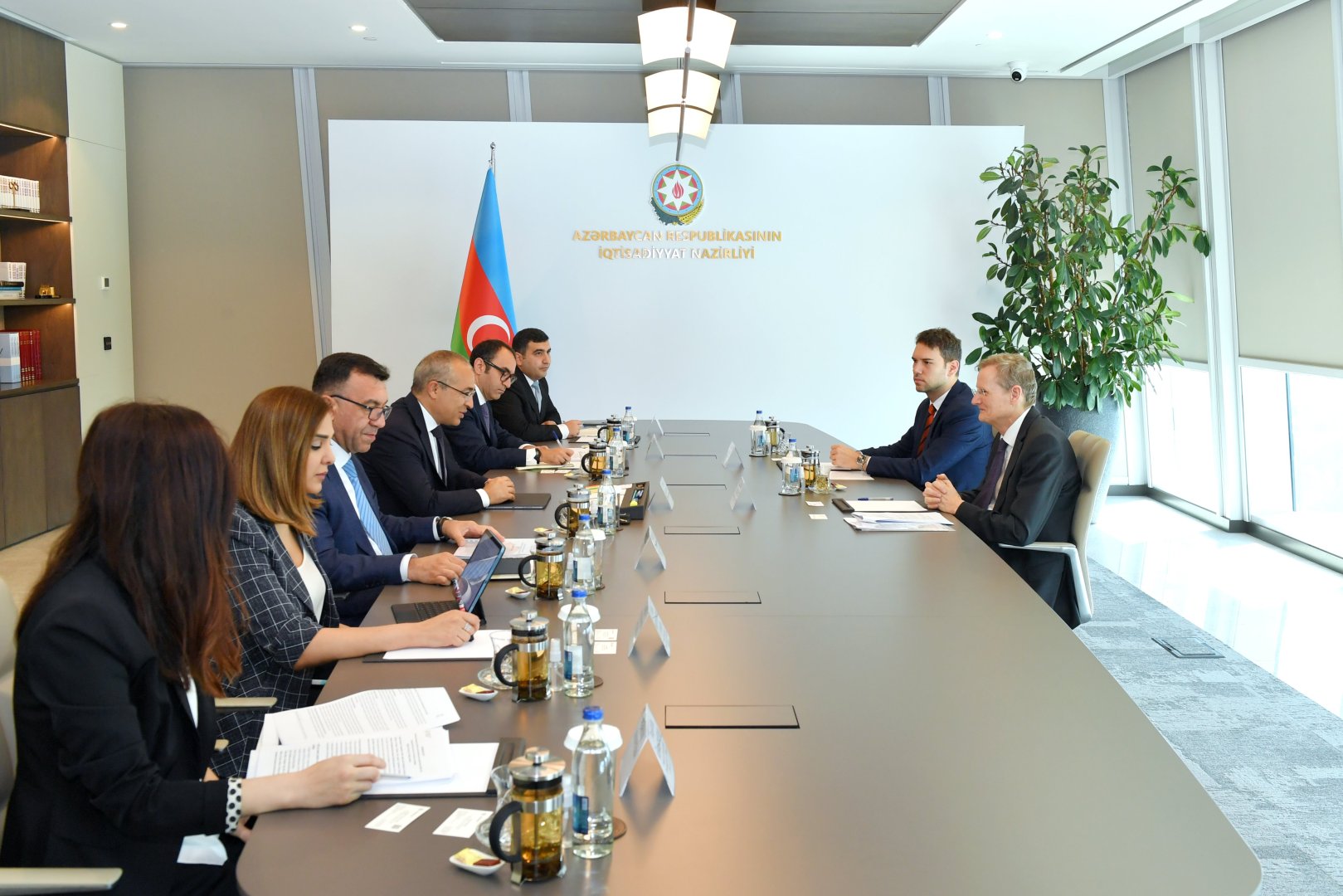 Азербайджан и Азиатский банк инфраструктурных инвестиций обсудили возможности партнерства в рамках СОР29 (ФОТО)