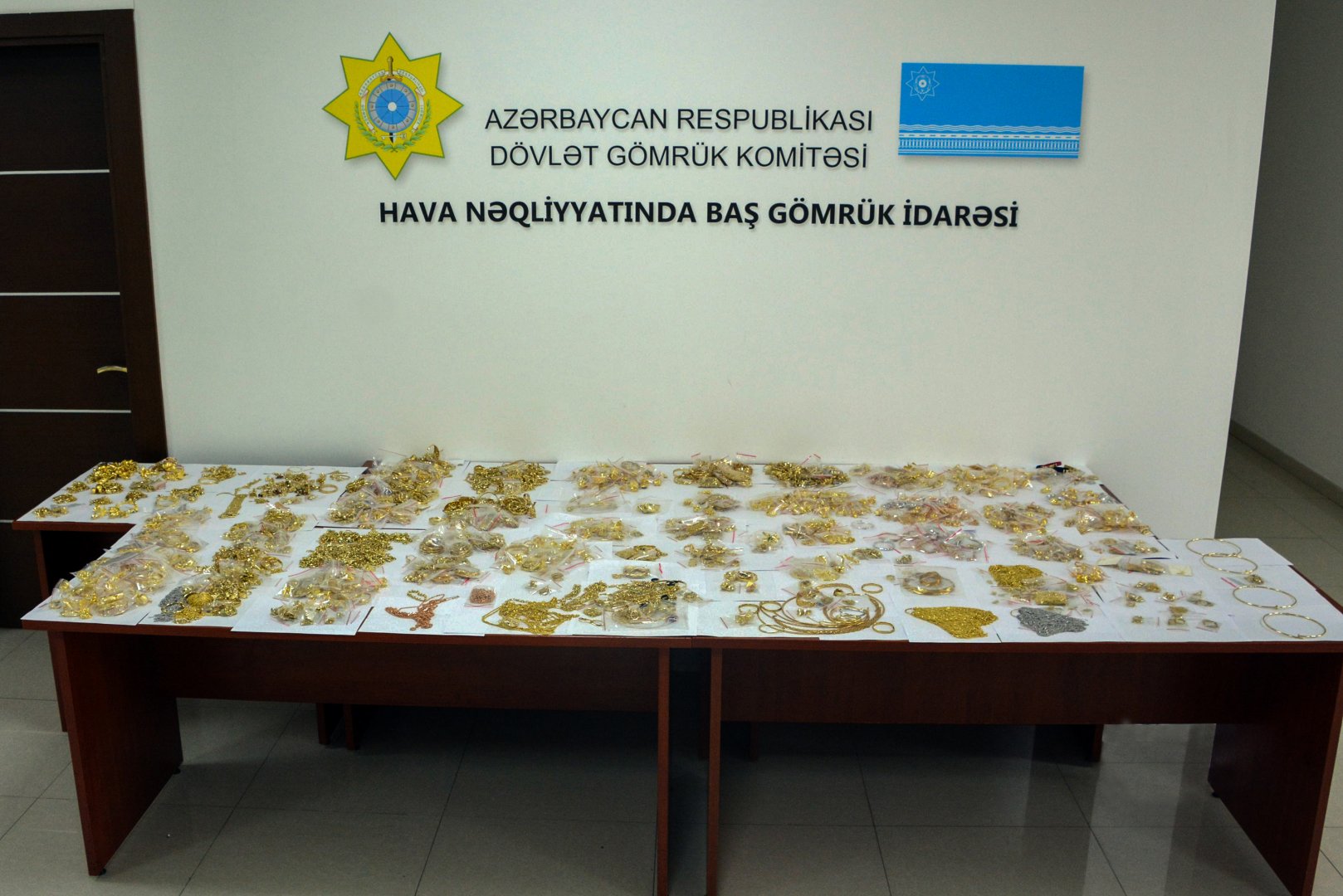 В Азербайджане предотвращена контрабанда более 18 кг золотых изделий (ФОТО)
