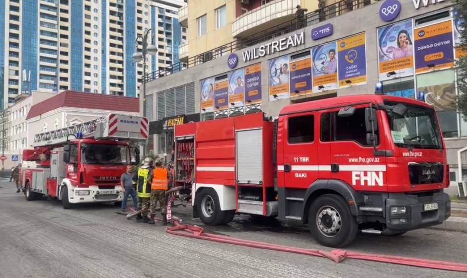 Пожар в жилом доме в Баку: эвакуированы 27 человек (ФОТО)