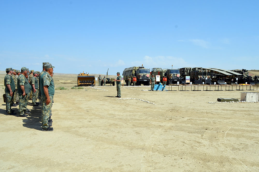 Chief of General Staff of Azerbaijan Army watches tactical-special exercise of engineering units (PHOTO)