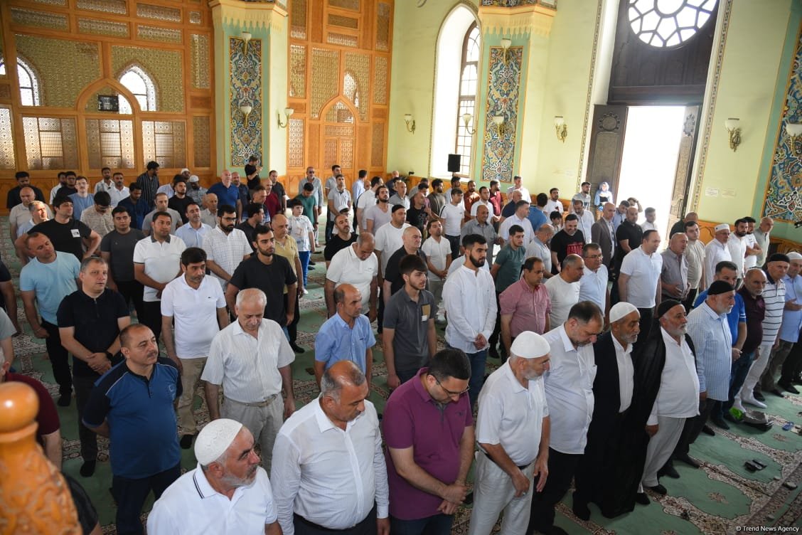 В мечети Тезе Пир в Баку совершен праздничный намаз (ФОТО)